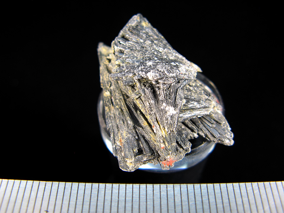 Кианит чёрный (МС 433)