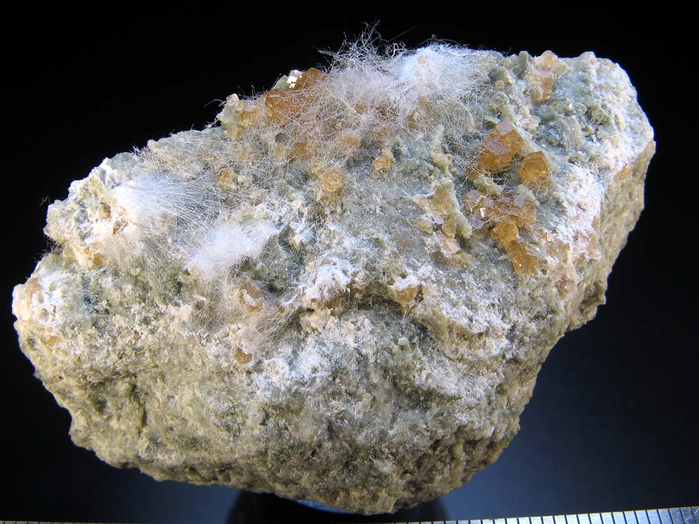 Гранат, актинолит (МА 833)