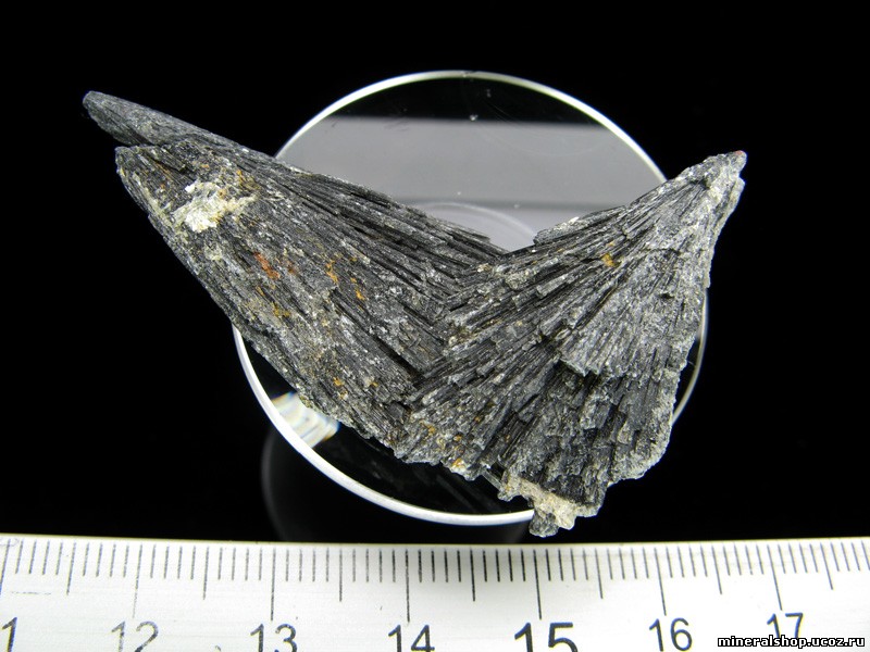 Кианит чёрный (МС 325)
